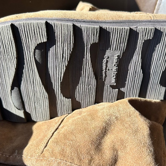 Sz 7 Mukluk Boots-can be worn high or folded over - Picture 7 of 11